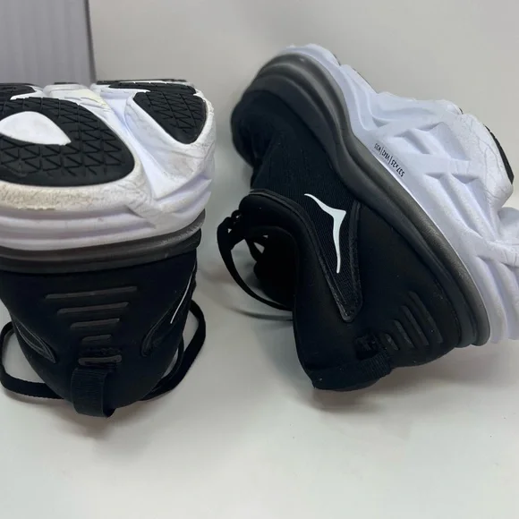 Hoka One One Bondi 8 Men's Running Shoes Athletic Sneakers Size 13D Black White - Picture 10 of 10